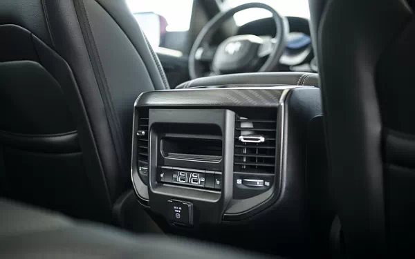���� ���������� Ram 1500 Rebel (Billet Silver Metallic/Diamond Black) - 2024