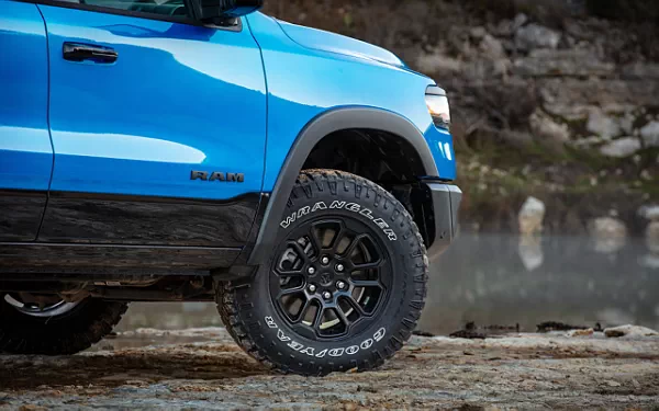 ���� ���������� Ram 1500 Rebel (Hydro Blue/Diamond Black) - 2024