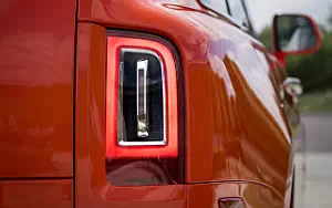   Rolls-Royce Cullinan Fux Orange - 2019