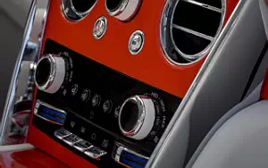   Rolls-Royce Cullinan Fux Orange - 2019