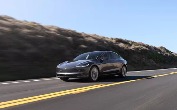   Tesla Model 3 Standard - 2025