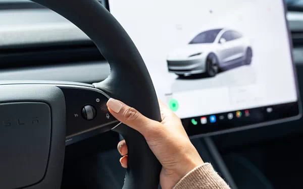   Tesla Model 3 Standard - 2025