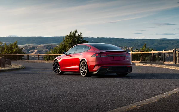 ���� ���������� Tesla Model S Plaid - 2025