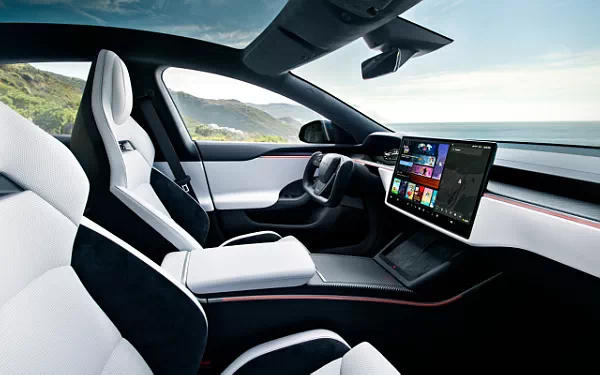 ���� ���������� Tesla Model S Plaid - 2025