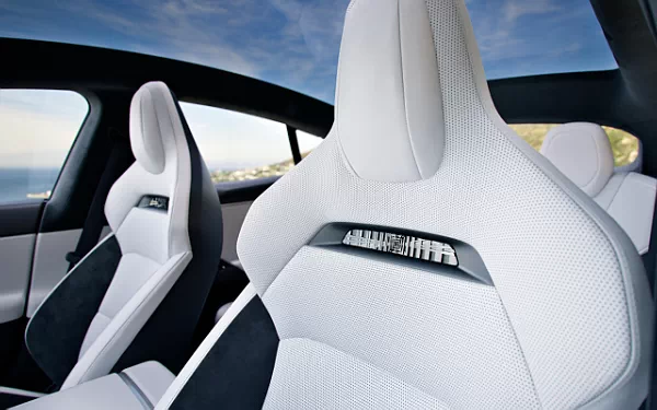 ���� ���������� Tesla Model S Plaid - 2025