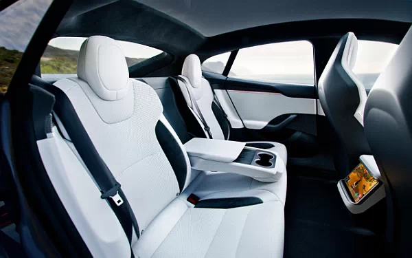 ���� ���������� Tesla Model S Plaid - 2025