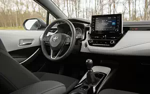   Toyota Corolla SE Sedan 6MT US-spec - 2019