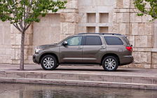   Toyota Sequoia - 2010