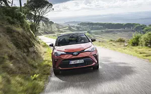   Toyota C-HR Hybrid (Orange) - 2019