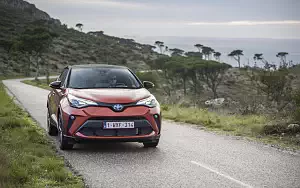   Toyota C-HR Hybrid (Orange) - 2019