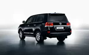   Toyota Land Cruiser 200 - 2015