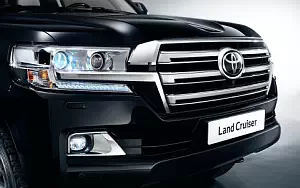   Toyota Land Cruiser 200 - 2015