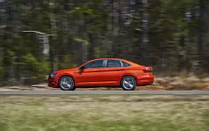   Volkswagen Jetta R-Line US-spec - 2018