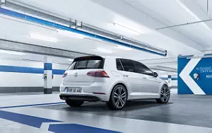   Volkswagen Golf GTE - 2017
