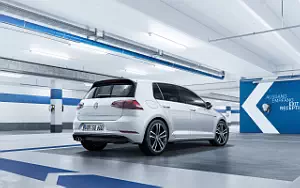   Volkswagen Golf GTE - 2017