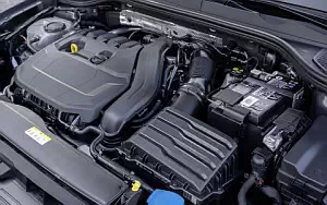   Volkswagen Golf eTSI R-Line - 2020