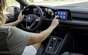   Volkswagen Golf eTSI R-Line - 2020
