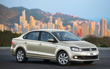   Volkswagen Polo Sedan - 2010