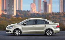   Volkswagen Polo Sedan - 2010