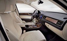   Volkswagen study Touareg Gold Edition - 2011