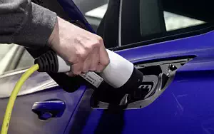   Volkswagen Touareg R - 2020