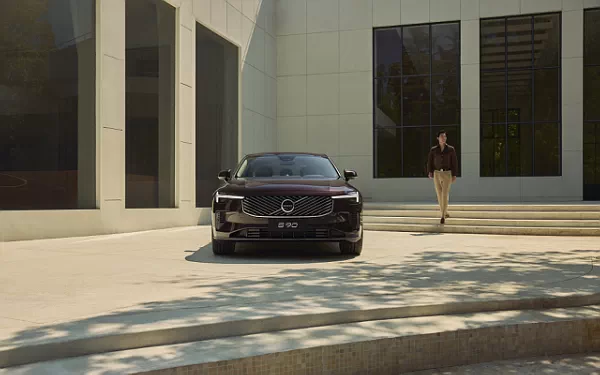 ���� ���������� Volvo S90 T8 Recharge China-spec - 2025