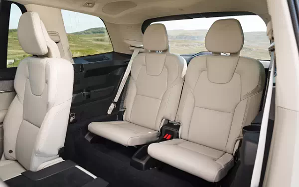   Volvo XC90 T8 Recharge AWD UK-spec - 2024