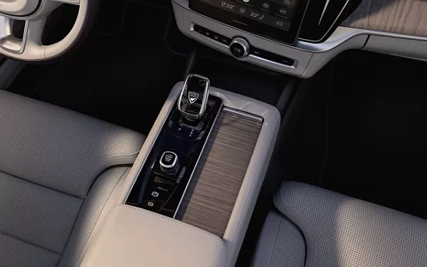   Volvo S90 T8 Recharge - 2025