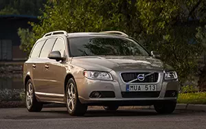   Volvo V70 - 2013