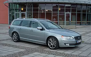   Volvo V70 D5 - 2014