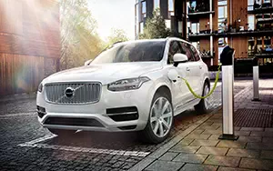   Volvo XC90 T8 - 2015