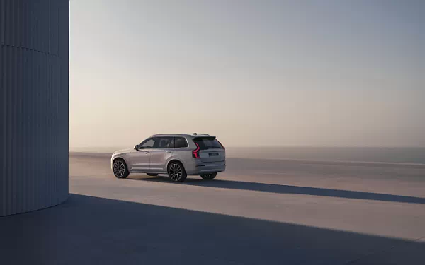   Volvo XC90 T8 Recharge AWD - 2024