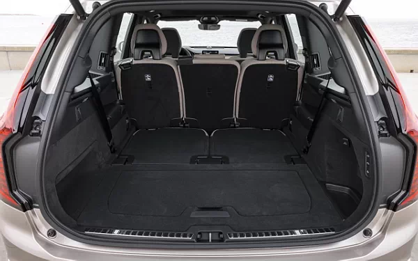   Volvo XC90 T8 Recharge AWD - 2024